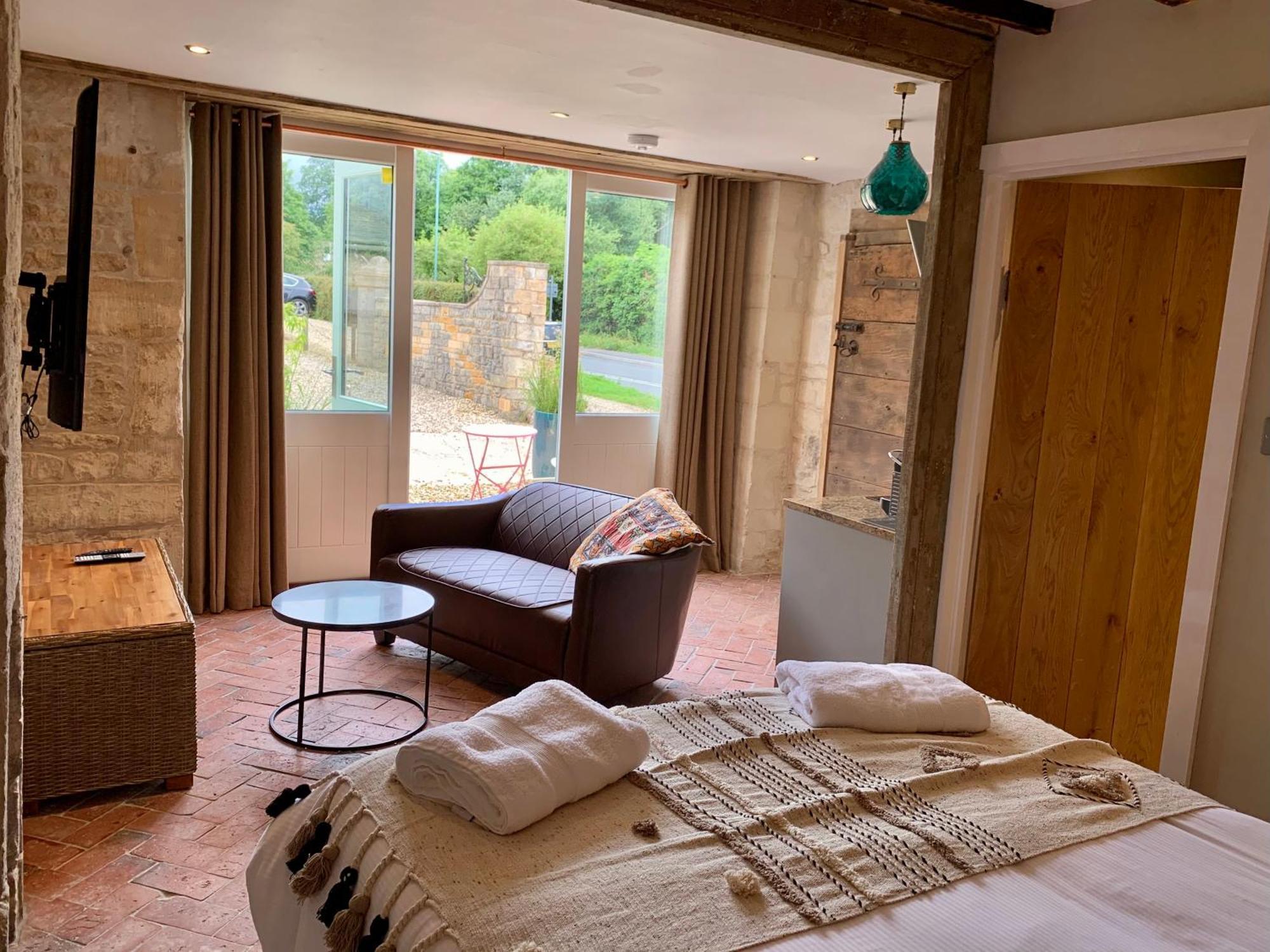 Апартаменты The Coach House And The Stable Woodchester Номер фото